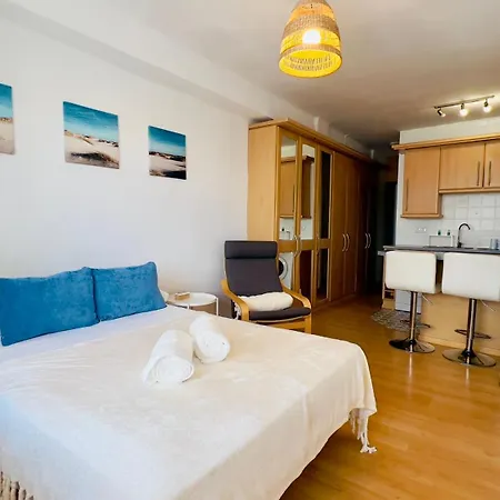 Estudio Centrico Con Balcon Y Piscina By South Costa *